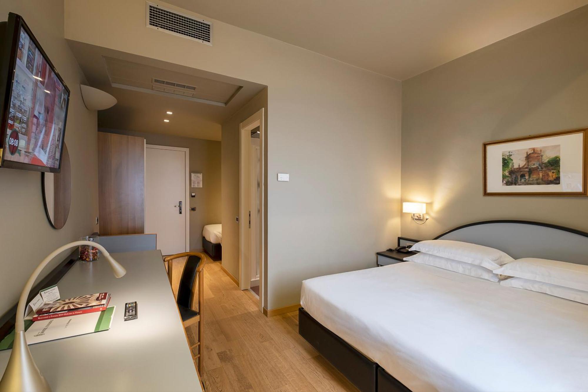 Hotel Touring Ferrara Phòng bức ảnh